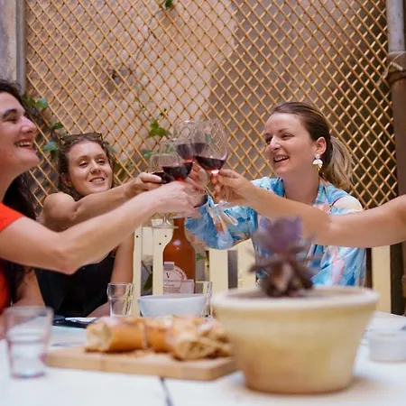 Carpe Diem Hostel Ναρμπόν
